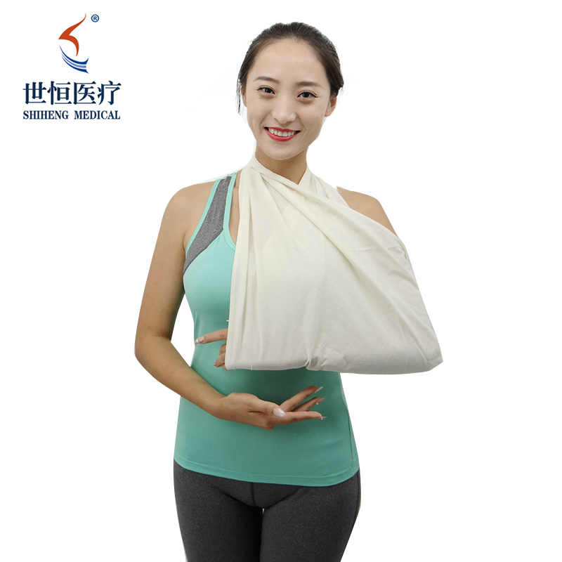 Medical triangular bandage for first aid